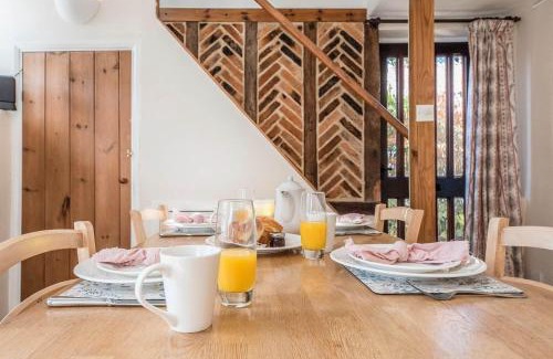 Saxmundham House | Columbine Cottage, Middleton
