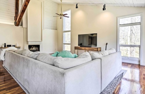 Mount Air House | Columbus Home with Private Hot Tub & River View!
