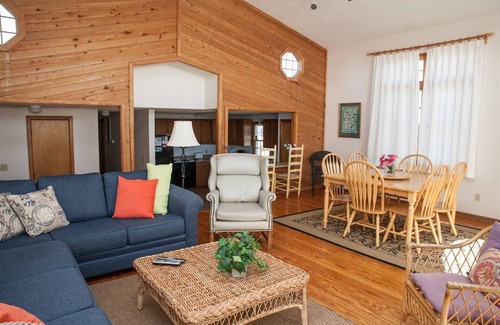 Avon Cottage | Come and stay at Chez Toni and enjoy relaxing on the deck while listening to the surf!
