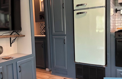 Selma House | Come for the adventure, stay for the fun.