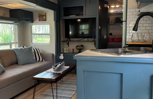 Selma House | Come for the adventure, stay for the fun.