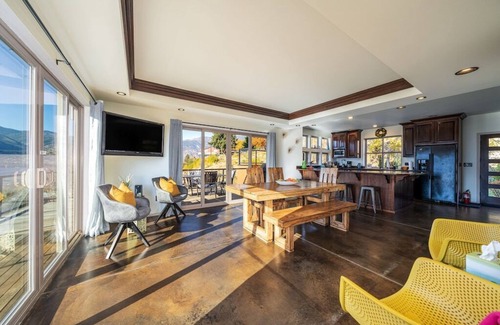 Manson House | Come for the private pool+hot tub, stay for the lake views, Large home, Dogs OK