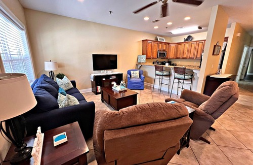 Gulf Shores Condo | 👣 Come get your toes in the sand ~ and a cold drink in your hand! 🍹