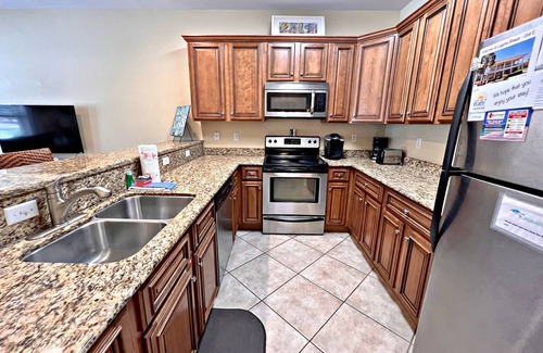 Gulf Shores Condo | 👣 Come get your toes in the sand ~ and a cold drink in your hand! 🍹