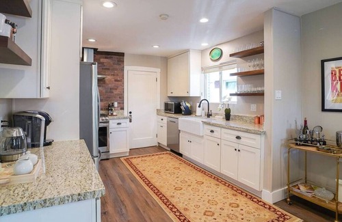 Downtown Salt Lake City Apartment | Come relax in this charming, well appointed craftsman bungalow located in downtown neighborhood.