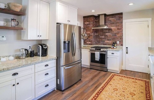 Downtown Salt Lake City Apartment | Come relax in this charming, well appointed craftsman bungalow located in downtown neighborhood.