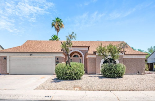 Chandler House | Come relax in the Pool at the Palm House-Prime Location!