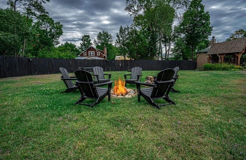 North Creek Condo | Come stay at Alpine Lodge for amazing views!