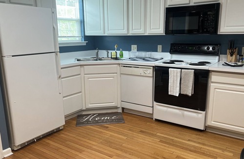 Harrisonburg House | Come stay at "The Burg" and make it your home with your Family & Friends.
