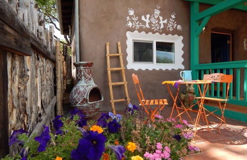Taos House | Come stay with us in our unique casita .