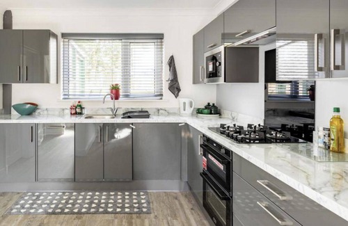 Belthorn House | Come & Unwind in Charming 5 Bed House in Blackburn