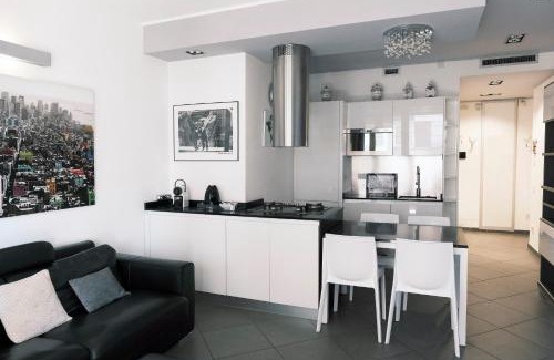 Centro Storico Apartment | ComeCasa De Amicis Urban Flat near Duomo