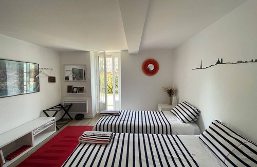 Saint-Sulpice-de-Roumagnac Bed & Breakfast | Comfortable guest rooms with swimming pool, quiet, in the heart of the countryside