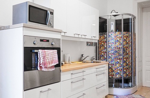 Matzleinsdorf Apartment | Comfort 2BR Apt Long Stay Friendly