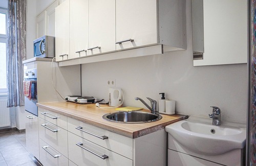 Matzleinsdorf Apartment | Comfort 2BR Apt Long Stay Friendly