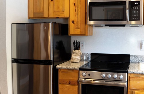 Tahoya Shores Hotel | Comfort and Convenience! Free Parking, Outdoor Pool, Spa Tub!