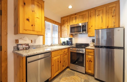 Tahoya Shores Hotel | Comfort and Convenience! Free Parking, Outdoor Pool, Spa Tub!