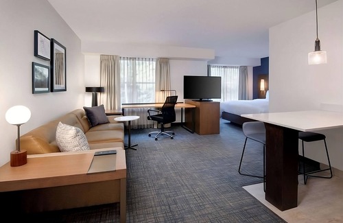 Alpharetta Resort | Comfort and Convenience! Spacious Suite with Kitchen, Free Grab & Go Breakfast!