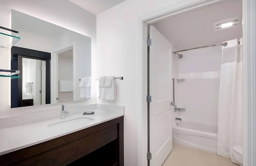 Alpharetta Resort | Comfort and Convenience! Spacious Suite with Kitchen, Free Grab & Go Breakfast!