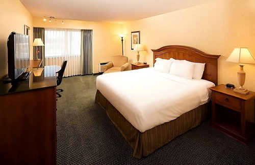 Wenatchee Hotel | Comfort and Convenience! Pets Allowed, Outdoor Pool, Free Parking