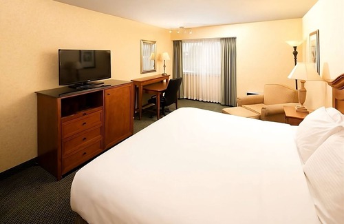 Wenatchee Hotel | Comfort and Convenience! Pets Allowed, Outdoor Pool, Free Parking