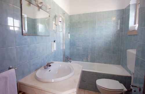 Praia das Macas House | Comfort and Convenience! Pet-friendly, Free Parking, Close to Maçãs Beach!