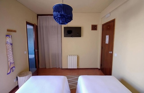 Praia das Macas House | Comfort and Convenience! Pet-friendly, Free Parking, Close to Maçãs Beach!