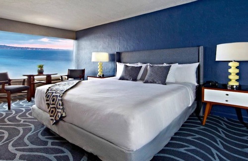 Monterey House | Comfort and Convenience! Free Parking, Pets Allowed, Direct Beach Access