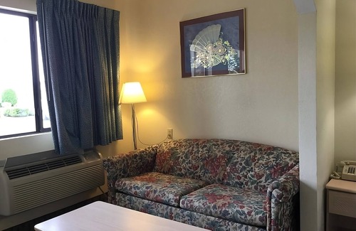 Cabot House | Comfort and Convenience! Free Breakfast & Parking, Minutes to Arkansas Museum