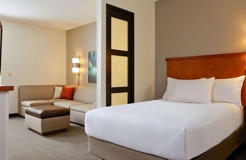 Gwinnett Place Hotel | Comfort and Convenience! Minutes Away to Sweet Water Park and Bunten Road Park