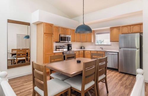 Florida Central Atlantic Coast Resort | Comfort and Convenience! Near SeaWorld's Discovery Cove, Free Parking!