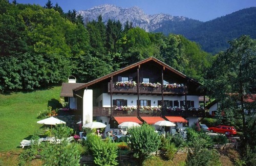 Bad Reichenhall Apartment | Comfort apartment 60 sqm, incl. Breakfast and daily Cleaning service with south-facing balcony