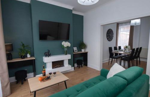 Hull House | Comfort Cove