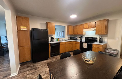 Kokomo House | Comfort & Cozy 3BED 2 BATH in a Quiet Neighborhood - Kid Friendly