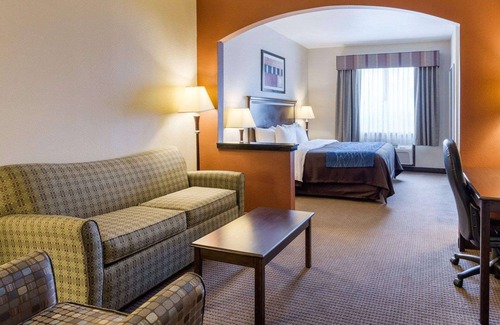 Winnie Hotel | Comfort Inn And Suites Winnie