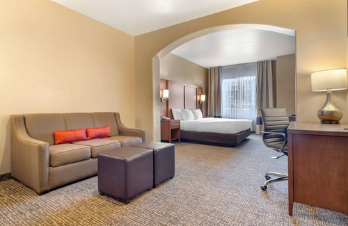 St. George Hotel | Comfort Inn at Convention Center
