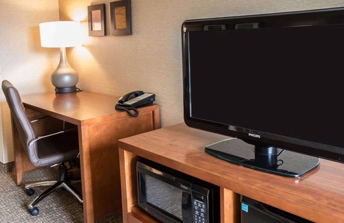 Village of Lakewood Hotel | Comfort Inn Crystal Lake - Algonquin