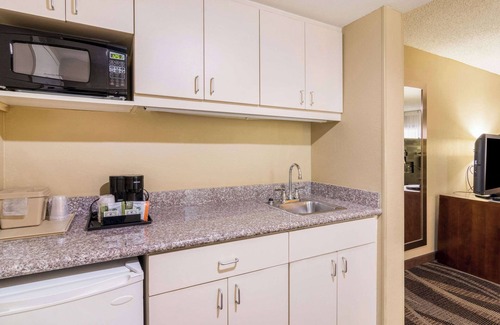 Northeast Pensacola Hotel | Comfort Inn Pensacola - University Area