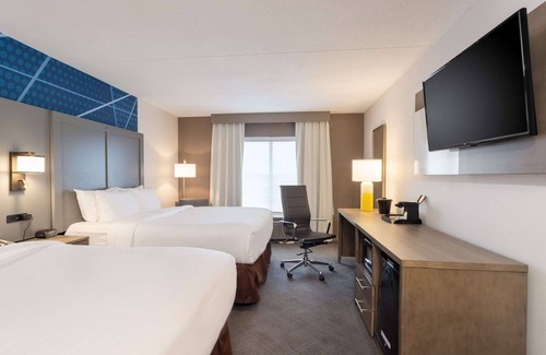 Cheektowaga Hotel | Comfort Inn & Suites Buffalo Airport