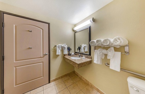 Colton Hotel | Comfort Inn & Suites Colton