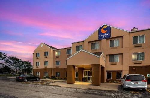 Ashwaubenon Hotel | Comfort Inn & Suites Green Bay Stadium Area