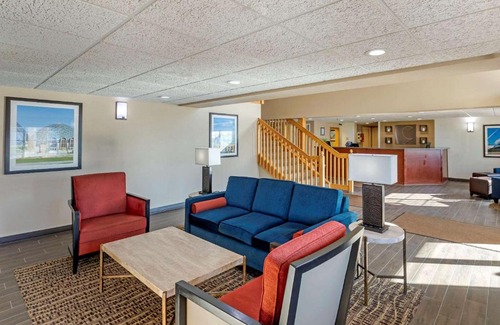 Jackson Hotel | Comfort Inn & Suites Jackson - West Bend