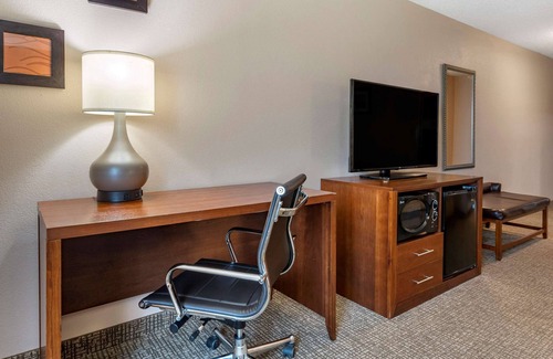 Greendale Hotel | Comfort Inn & Suites Lawrenceburg