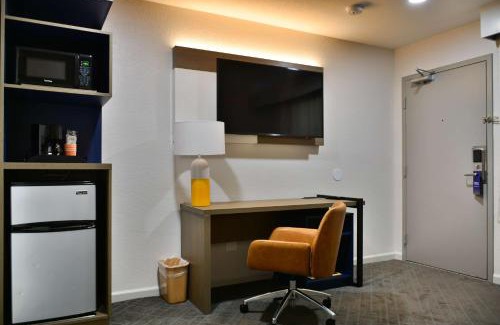 Moreno Valley Hotel | Comfort Inn & Suites Moreno Valley near March Air Reserve Base