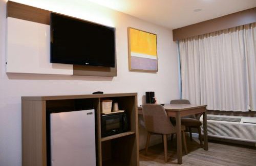 Moreno Valley Hotel | Comfort Inn & Suites Moreno Valley near March Air Reserve Base
