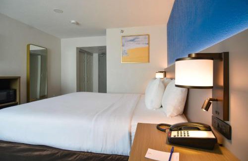 Moreno Valley Hotel | Comfort Inn & Suites Moreno Valley near March Air Reserve Base