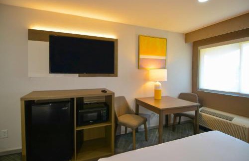 Moreno Valley Hotel | Comfort Inn & Suites Moreno Valley near March Air Reserve Base