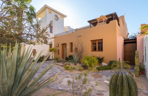 Loreto House | Comfort & inspiration in Loreto Bay. Beach, pool, cafes & beauty in few steps!