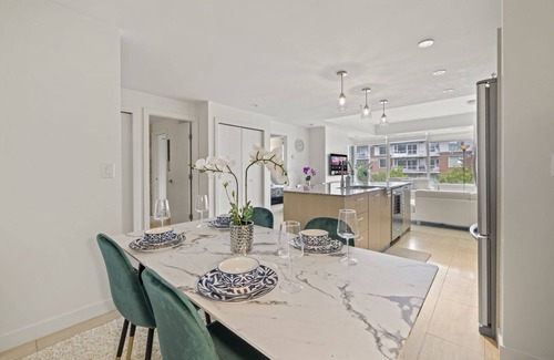 Southwest Edmonton Apartment | Comfort Oasis free Wifi Netflix Disney+ UGprkg