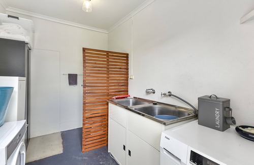 Mount Gambier House | Comfort on Crouch- Enjoy this beautiful house right in CBD.